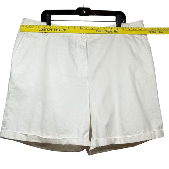 Lauren Ralph Lauren 100% Cotton Shorts, White with Gold Button Detail, Size 20W - Picture 4 of 7